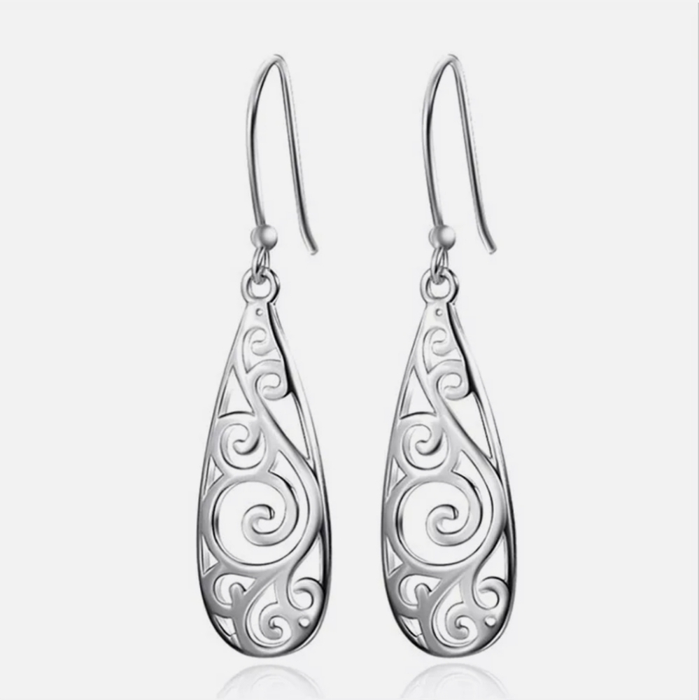 New Hollow Out Drop Earrings - Picture 3 of 3